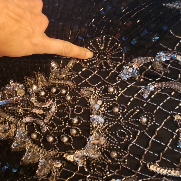 Beaded and sequined dress - Picture 2 of 4